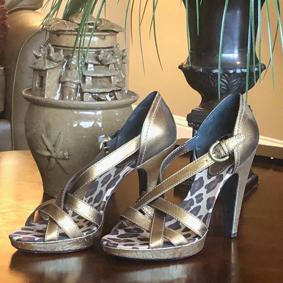 COACH Dorathee Metallic Kid Sandal  - size 9.5 - Picture 1 of 8